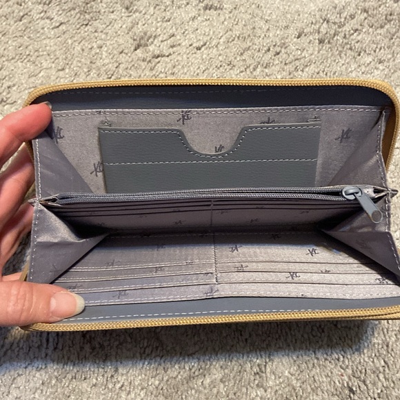 Kenneth Cole Tan Leather Clutch Wallet - Picture 5 of 16